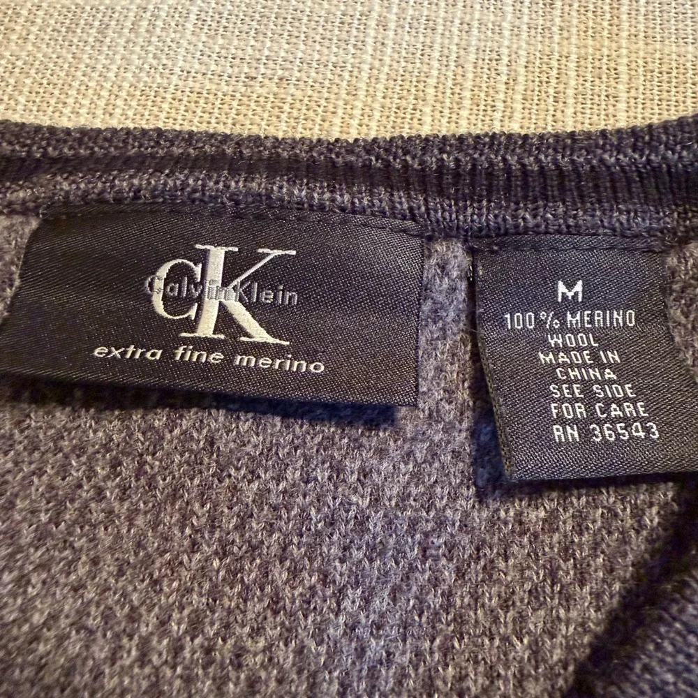 Calvin Klein Mens Extra Fine Merino Wool V-Neck Sweater Charcoal Grey Size M